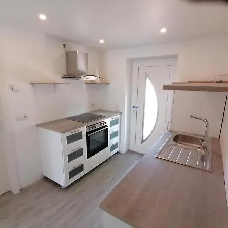 Sharky In Bahnhofsnaehe