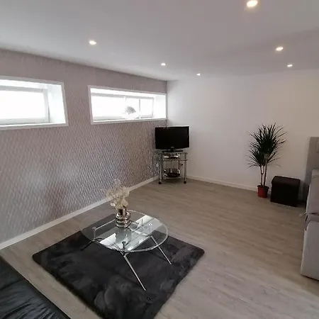 Sharky In Bahnhofsnaehe