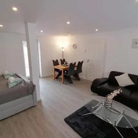 Sharky In Bahnhofsnaehe * 니불